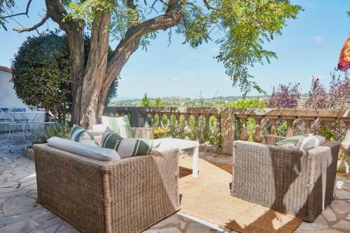 Saint-pons-de-mauchiens Villa Sleeps 12 With Pool