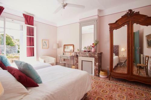 Saint-pons-de-mauchiens Villa Sleeps 12 With Pool