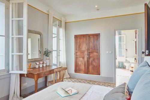 Saint-pons-de-mauchiens Villa Sleeps 12 With Pool