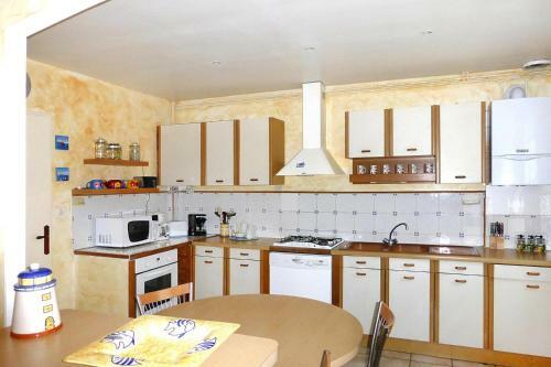 Holiday Home Perros-guirec - Bre02629-f