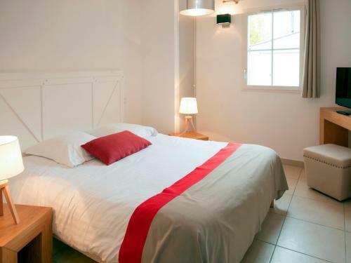 Holiday Home Le Clos Savornin - Ssn112