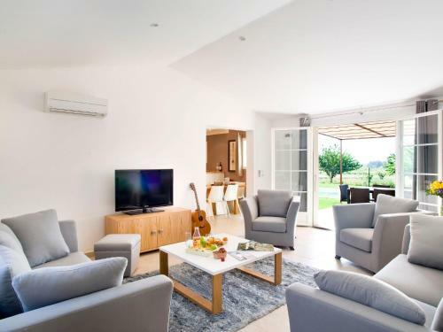 Holiday Home Le Clos Savornin - Ssn114