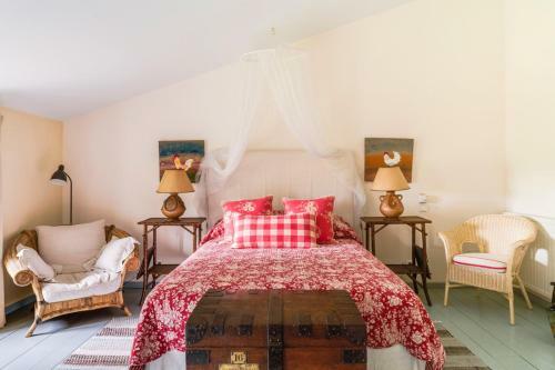Saint-urcisse Villa Sleeps 8 Pool Wifi