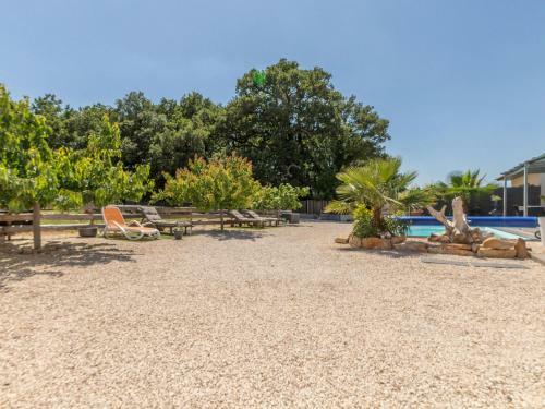 Serene Villa In Saint-victor-la-coste With Private Pool