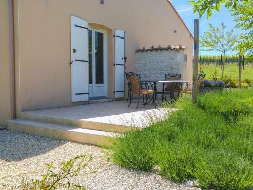 Chic Apartment In Segonzac With Swimming Pool
