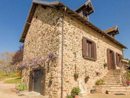 Chic Holiday Home In Segur-le-chateau With Swimming Pool
