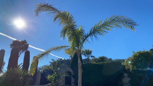 Cannes Mandelieu Theoule Border Lovely 6-bed Villa