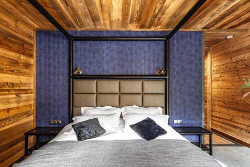 Chalet Carte Blanche Raven