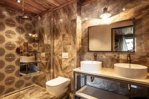 Chalet Carte Blanche Raven
