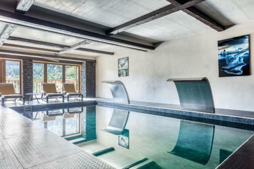 Chalet Carte Blanche Raven