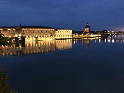 Apartamento Place de La Daurade Capitole Esquirole-wifi-calme