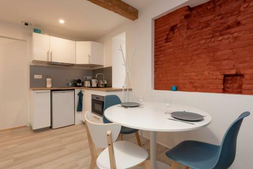 Apt Lombard Daurade Capitole