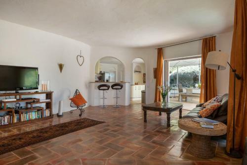 Sophia Antipolis Villa Sleeps 8 Pool Air Con Wifi