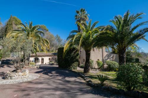 Sophia Antipolis Villa Sleeps 8 Pool Air Con Wifi