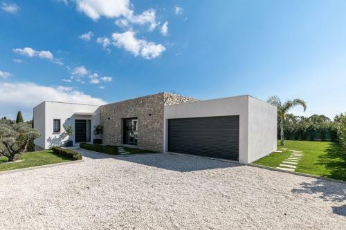 Luxury Villa In Valbonne With Pool And Garden