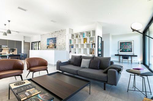 Luxury Villa In Valbonne With Pool And Garden