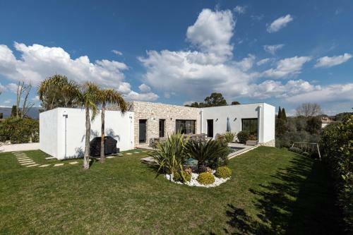Luxury Villa In Valbonne With Pool And Garden