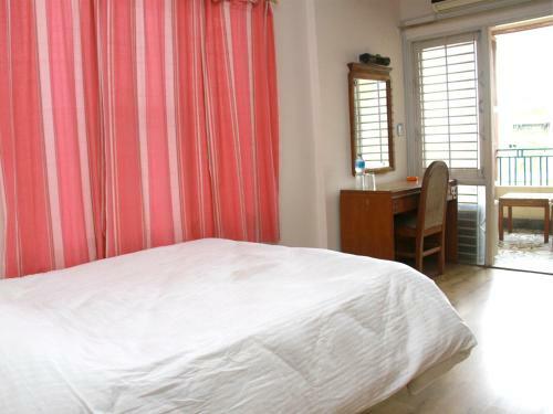 Hotel Trekkers Home