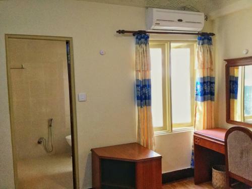 Hotel Trekkers Home