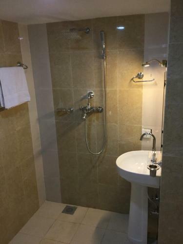 Hotel Trekkers Home