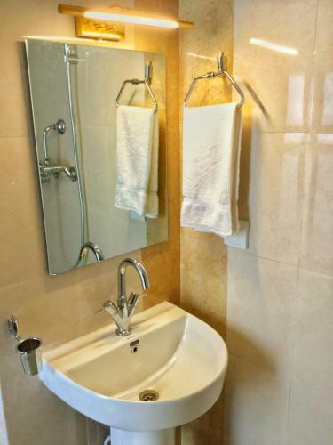 Hotel Trekkers Home