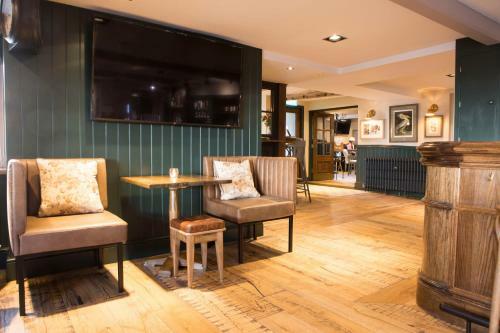 Posada Crown And Cushion Appleby