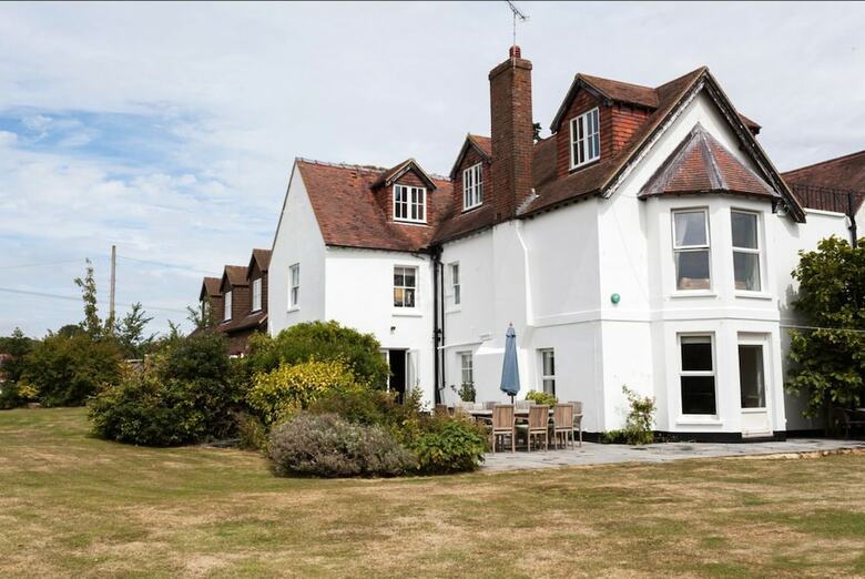 Hanger Down House Bed And Breakfast