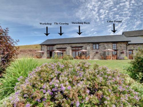 Holiday Home Threshing Barn