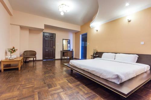 Retreat Serviced Apartment