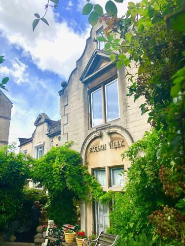 Grand Garden Apartment In Gothic Victorian Villa
