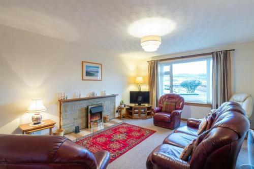 2 Bed Home With Private Garden In The Highlands