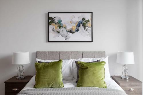 Stylish Contemporary 1br Apartment In Birmingham