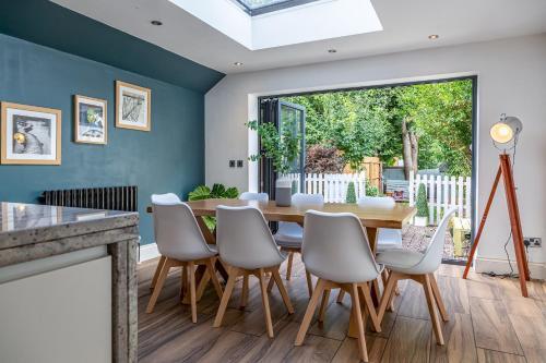 Amazing 5 Bed Victorian House - Clarence House