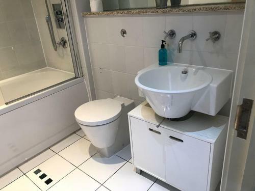 China Town Apartment In Birmingham City Centre