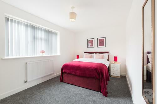 Birmingham Estate - Contractor & Family Accommodation - Secure Parking