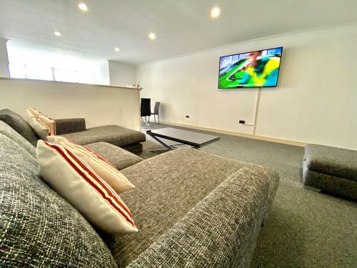 Fabrik Apartments - Harrowside