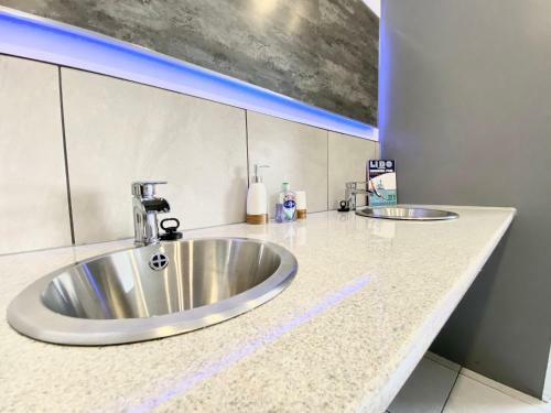 Fabrik Apartments - Harrowside