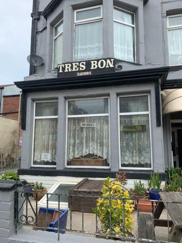 Hostal Tres Bon Hotel