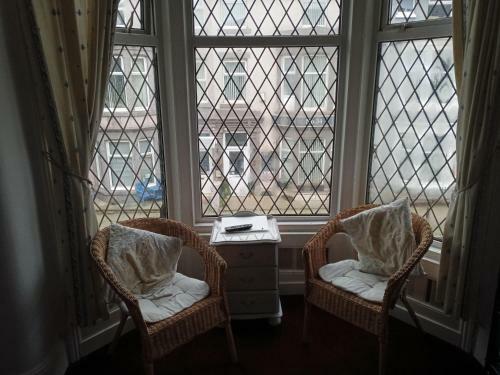 Hostal The Mayfair