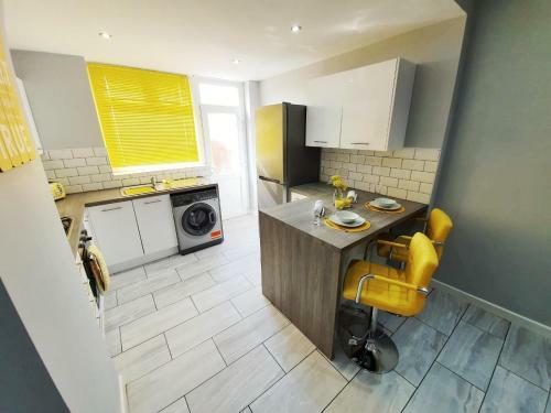 Sunflower Suite Under Sasco Apartments