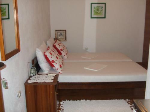 Apartments Jela