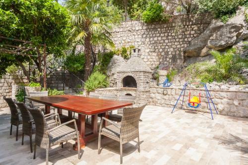 Apartments Perasto
