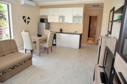 Apartments Mianiko