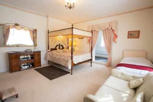 Fines Bayliwick Hotel