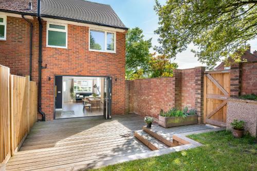 2 Bed House Close To Town Centre