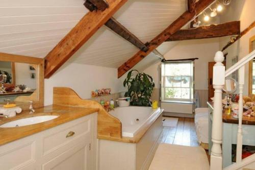 Beautiful 6-bed Home In Brecon