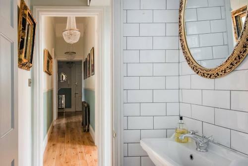 Classic Elegance - Regency Apartment With Period Features