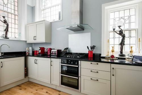 Classic Elegance - Regency Apartment With Period Features