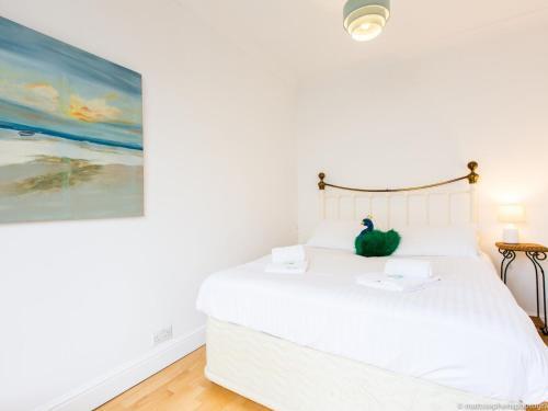 Spacious 5bdr House W/garden In Fabulous Location