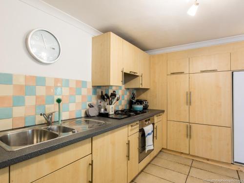 Spacious 5bdr House W/garden In Fabulous Location